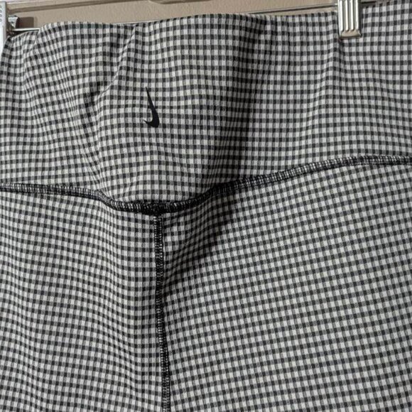 Nike black and white checkered exercise short 2X - Picture 2 of 6